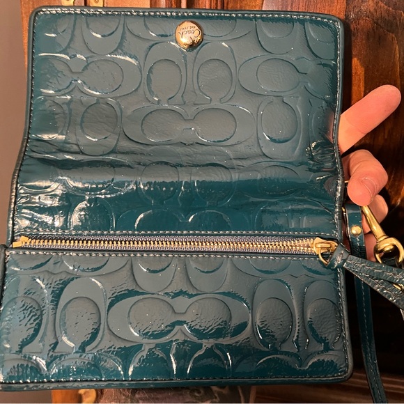 Authentic Coach teal patent leather wristlet/wallet/clutch signature C pattern - Picture 3 of 3